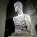 La tecnica scultorea utilizzata  infatti quella tipica del 1200 e il busto risulta segnato da rughe di espressione su fronte, naso, collo e occhi